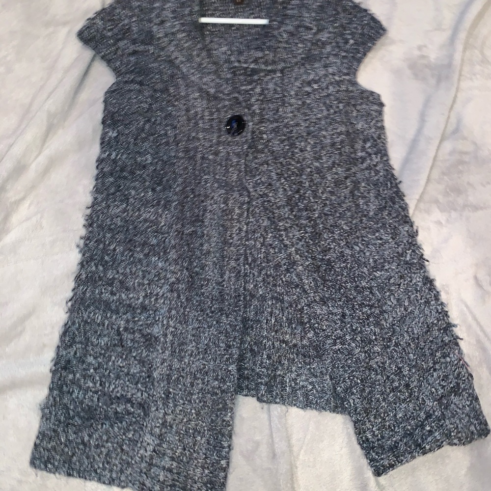 Short sleeve sweater